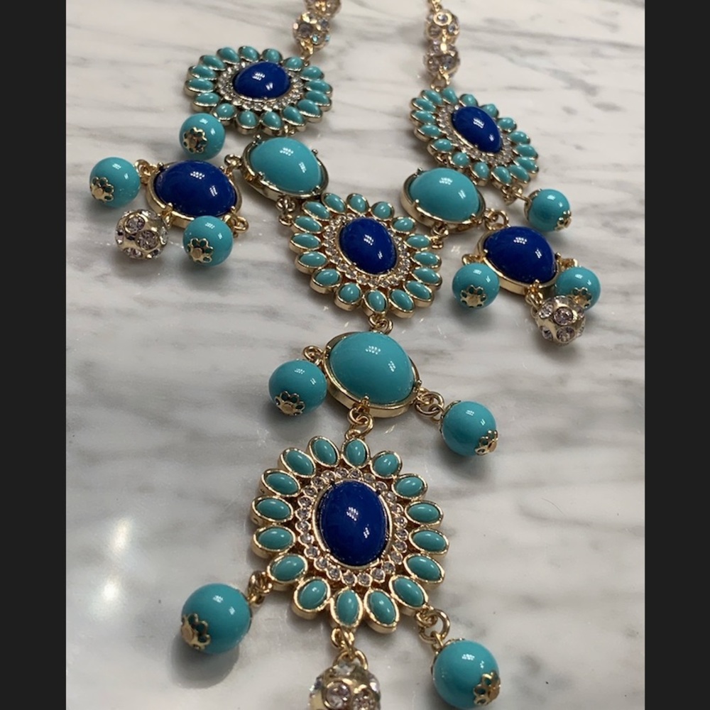NWOT Lilly Pulitzer Dew Drop Bib Necklace